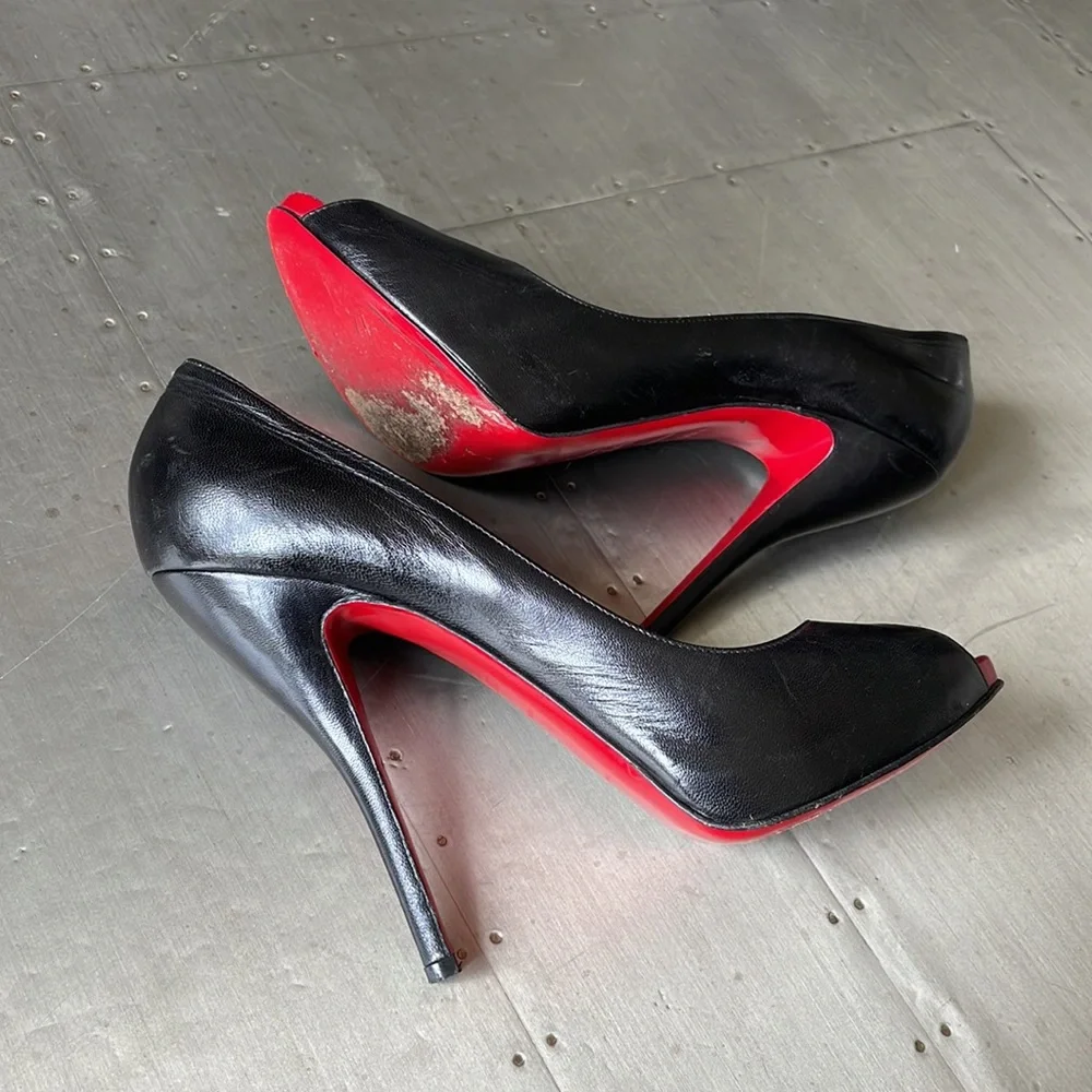 Christian louboutin Preowned black leather peep toe classic pump sz 38.5 120mm
